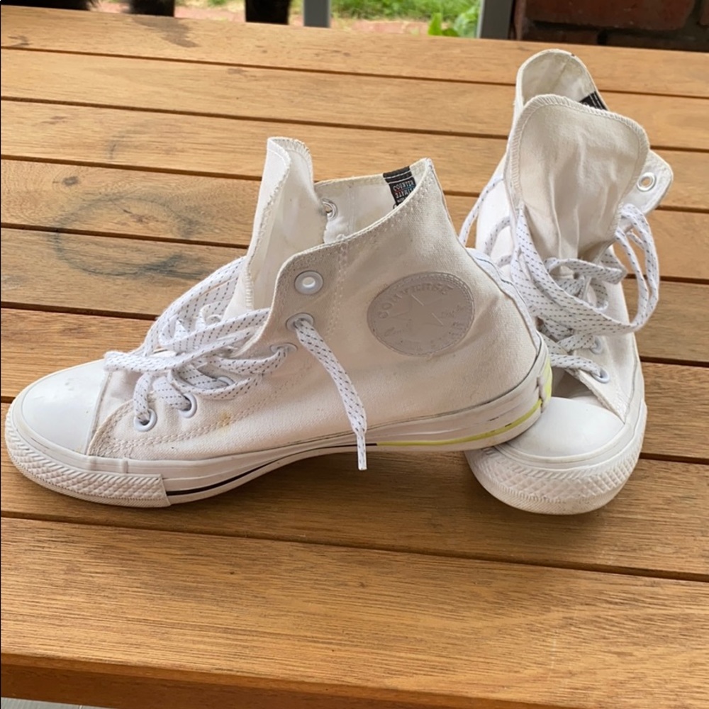 *FLASH SALE* White Converse High Tops (Women’s 8)